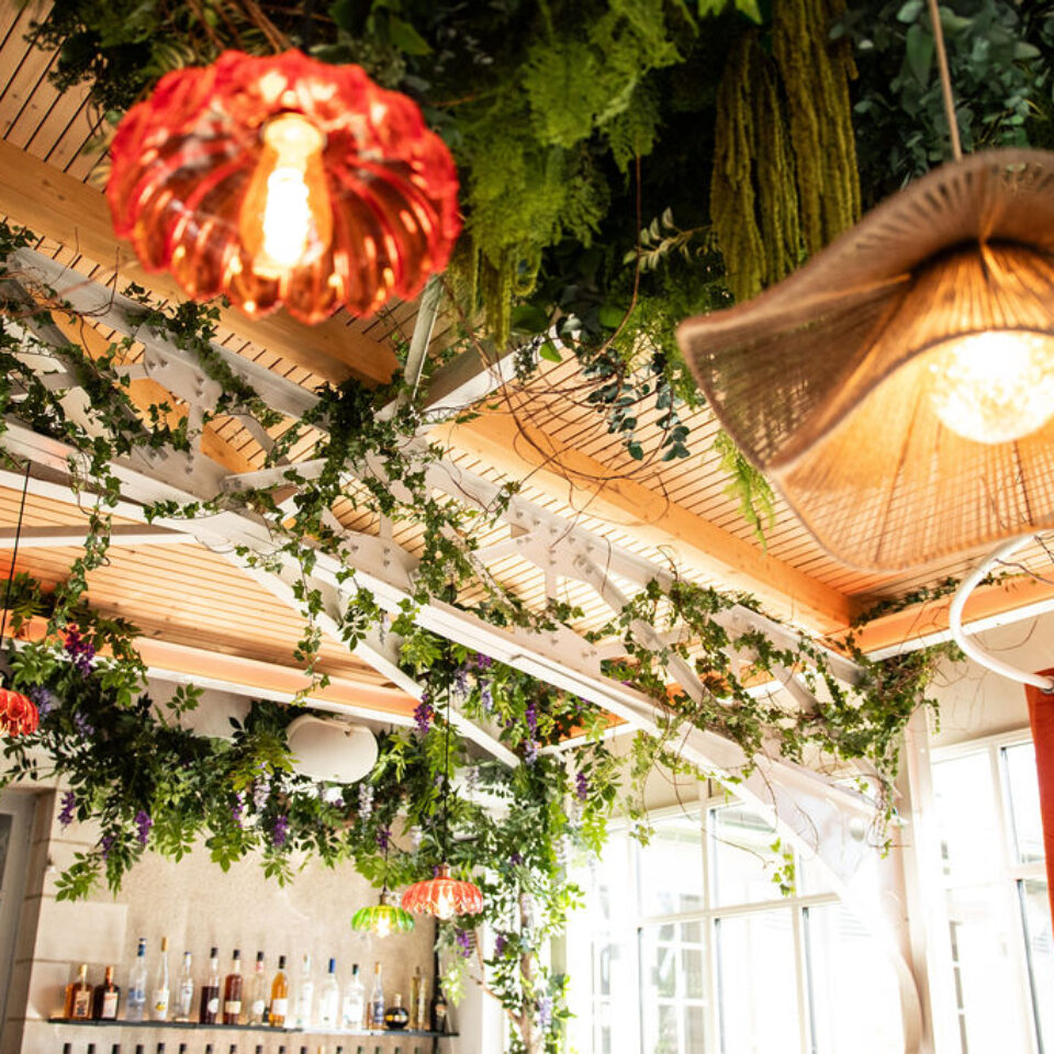 Plafond végétal stabilisé restaurant – L&rsquo;Arche Angers